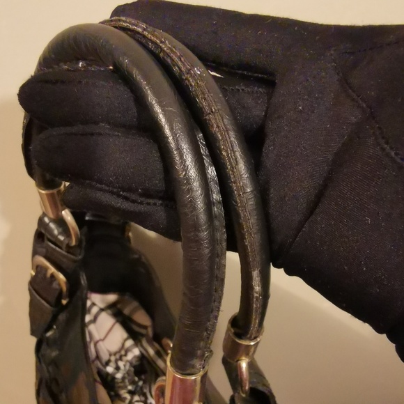 Burberry Vintage Bucket Bag - Picture 4 of 13